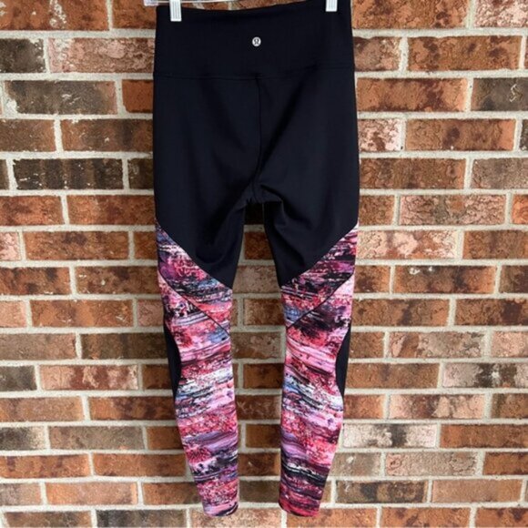 Lululemon   * Sweat & Repeat Tight *28" Black / Dahlia scape Multi EUC  6 - Picture 3 of 16